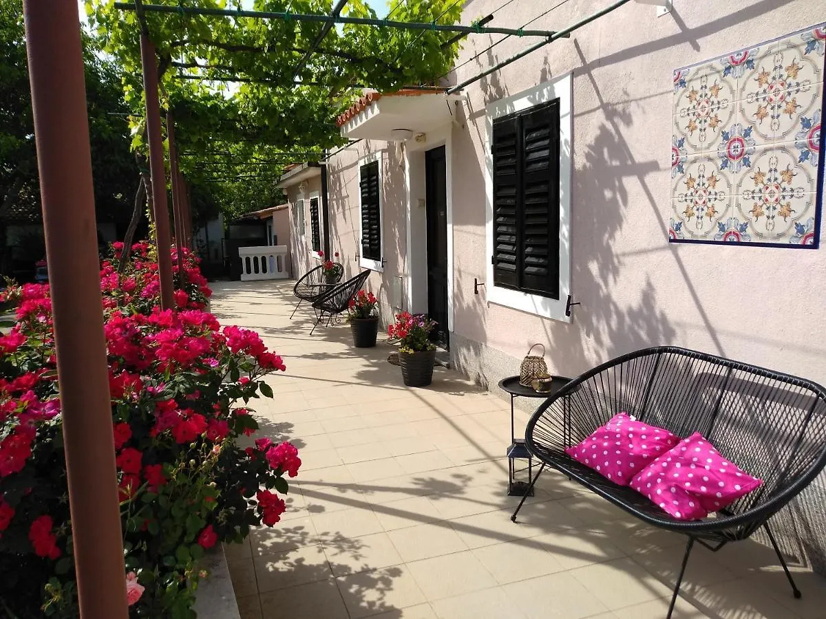 Kuca Lilla Villa Loborika Holiday home
